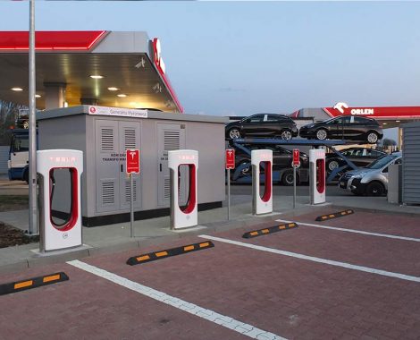 TESLA KOSTOMŁOTY STACJA ORLEN